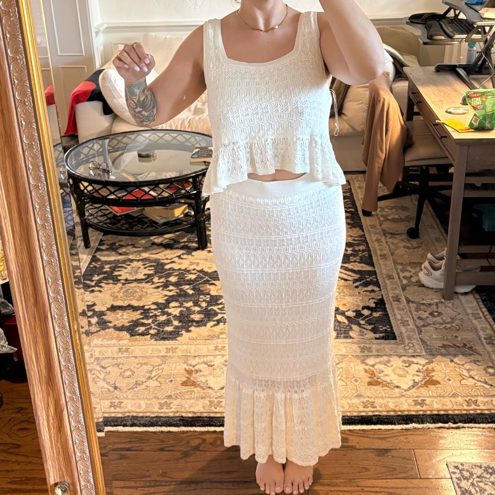 House of Harlow 1960 Cream Lace Skirt Set